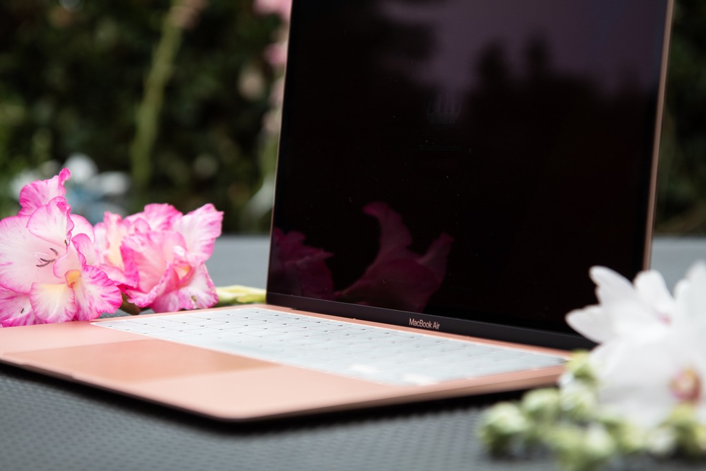 Home Miriam Holzmann Designs 2 Laptop von Apple
