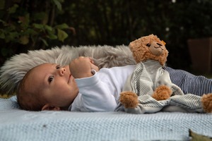 IMG_6155 Kopie Baby mit Teddy